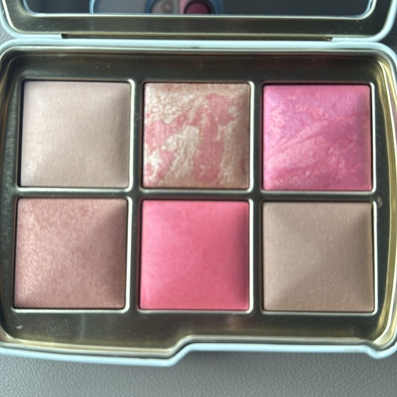 NIB. Hourglass Ambient Lighting palette EVIL EYE limited edition. Sold out. - Picture 3 of 4